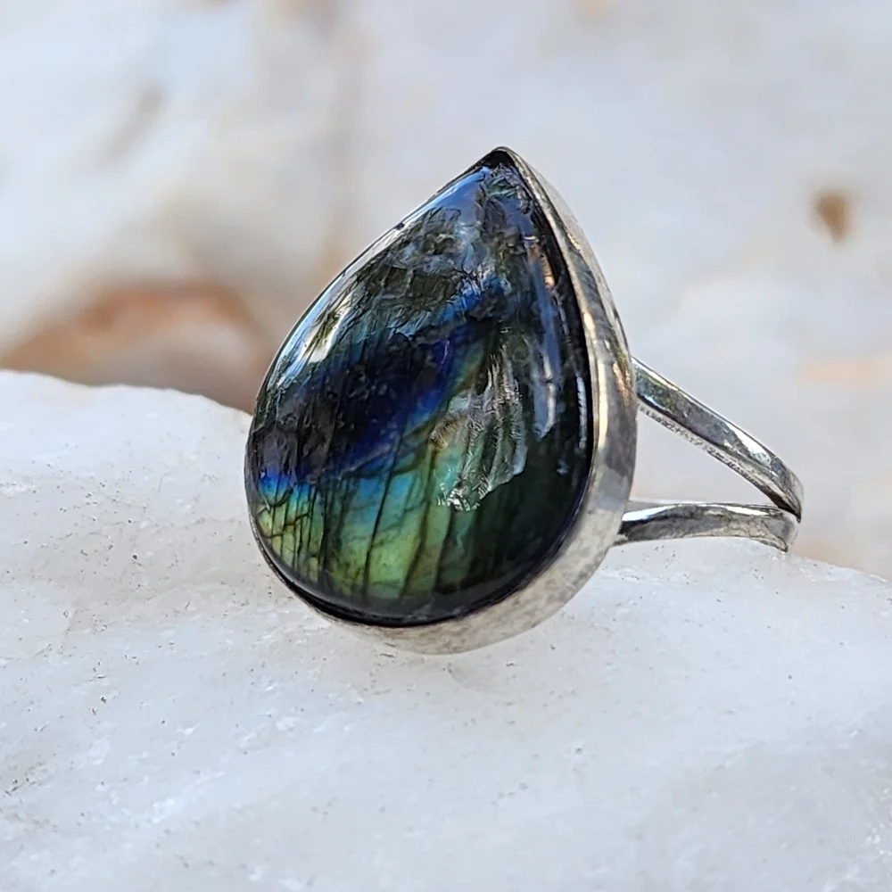 Genuine Labradorite Raw Cristal White Rhodium/925 Silver Ring